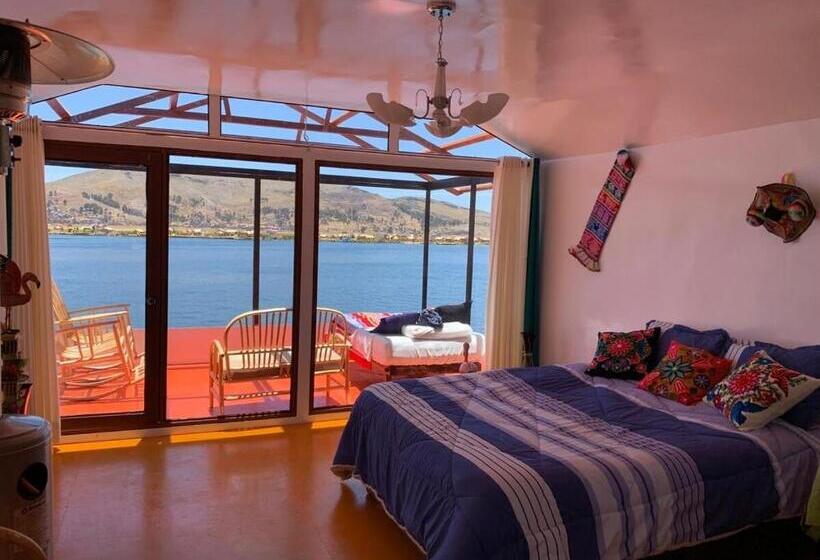 ホテル Uros Titikaka The Best Lodge