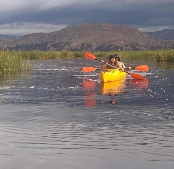 ホテル Uros Titikaka The Best Lodge