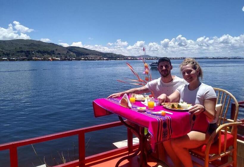 ホテル Uros Titikaka The Best Lodge