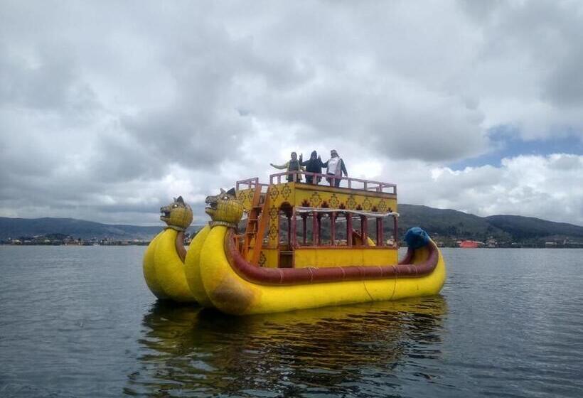 ホテル Uros Titikaka The Best Lodge