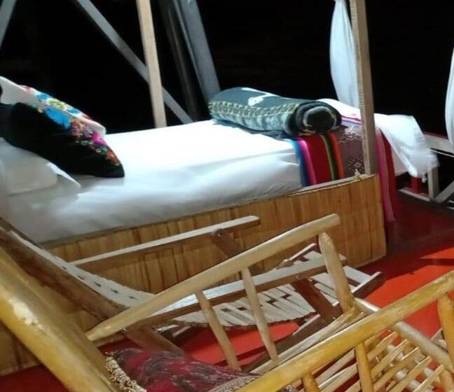 ホテル Uros Titikaka The Best Lodge