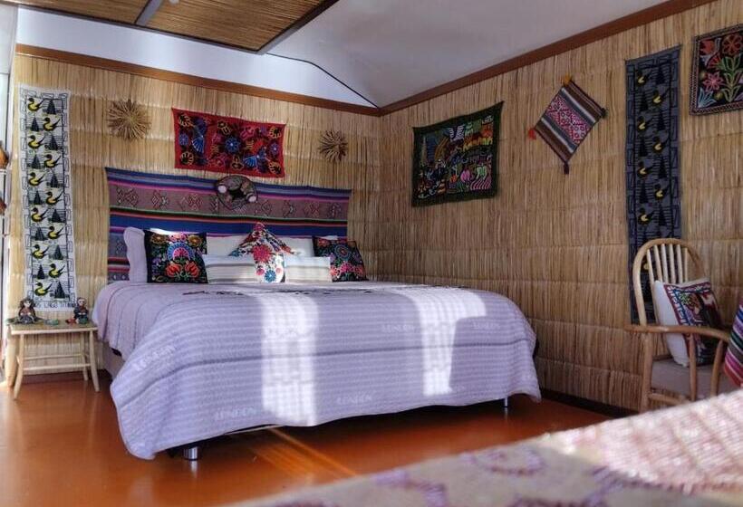 ホテル Uros Titikaka The Best Lodge