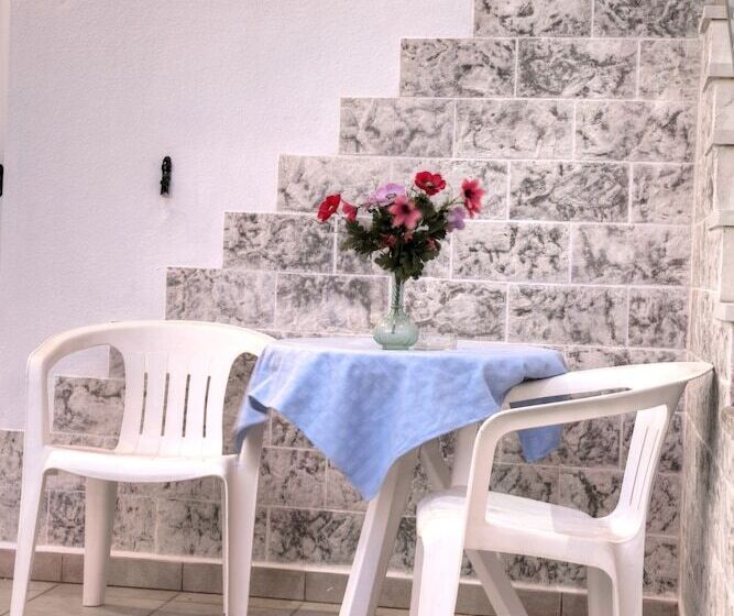 Bizas Rooms & Studios