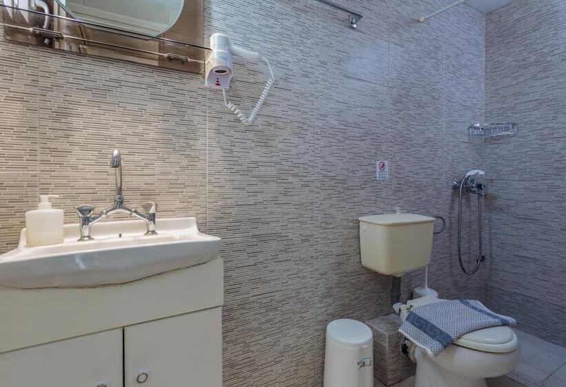 Bizas Rooms & Studios