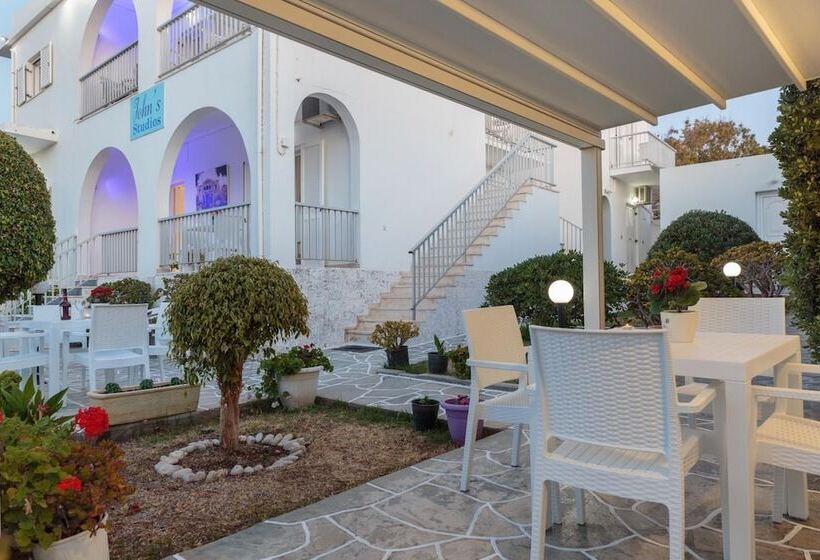 Bizas Rooms & Studios