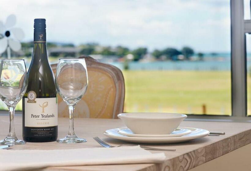 Waitangi Beach House