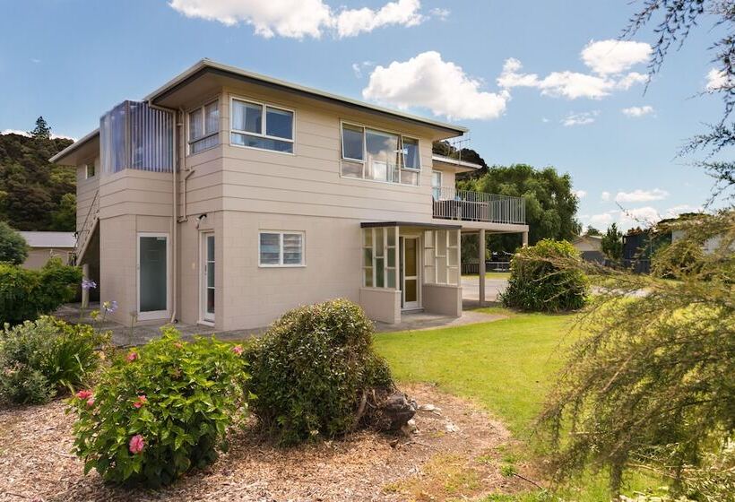 Waitangi Beach House