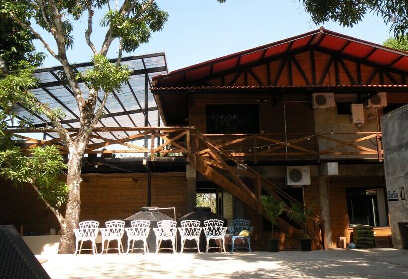 Villa Vento Surf Santa Catalina   Hostel