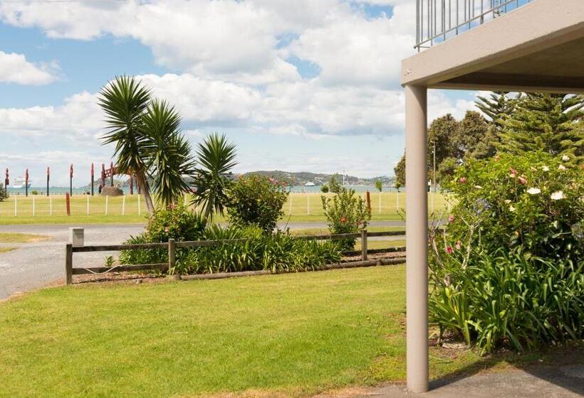 Waitangi Beach House