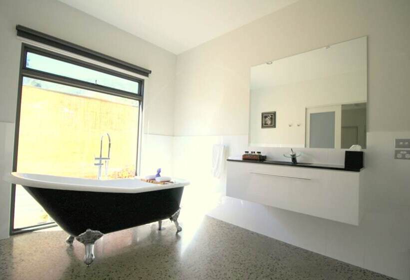 3 Bells Alpine Cottage