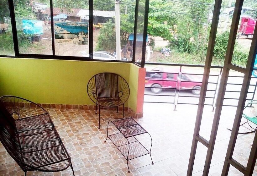 ユースホステル Hospedaje Las Dunas