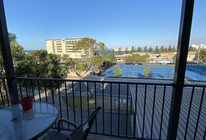 Apartment On Tennyson