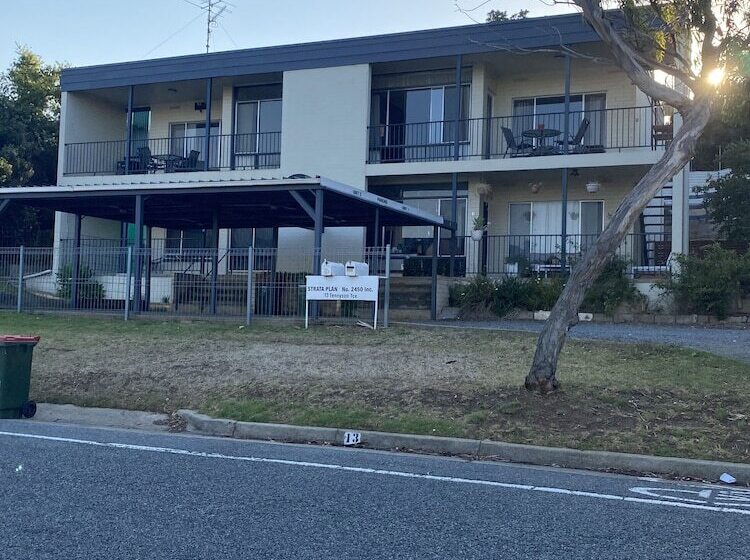 Apartment On Tennyson