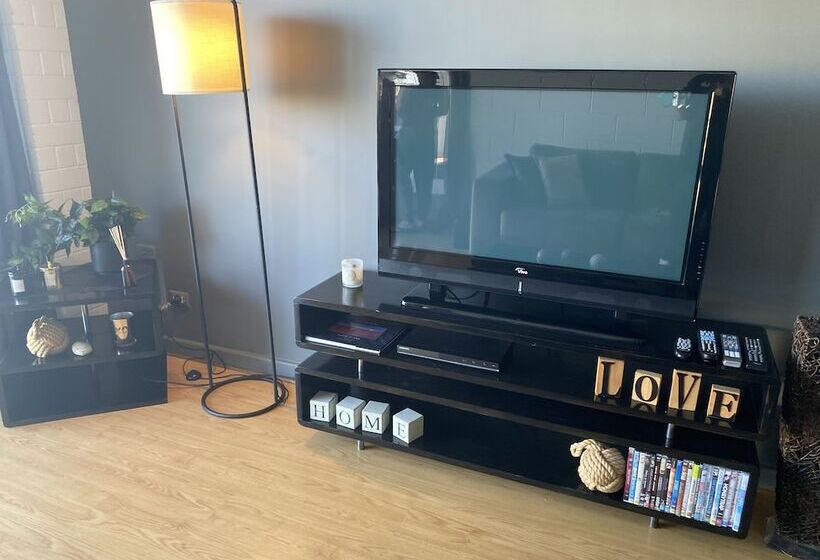 Apartment On Tennyson