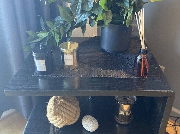 Apartment On Tennyson