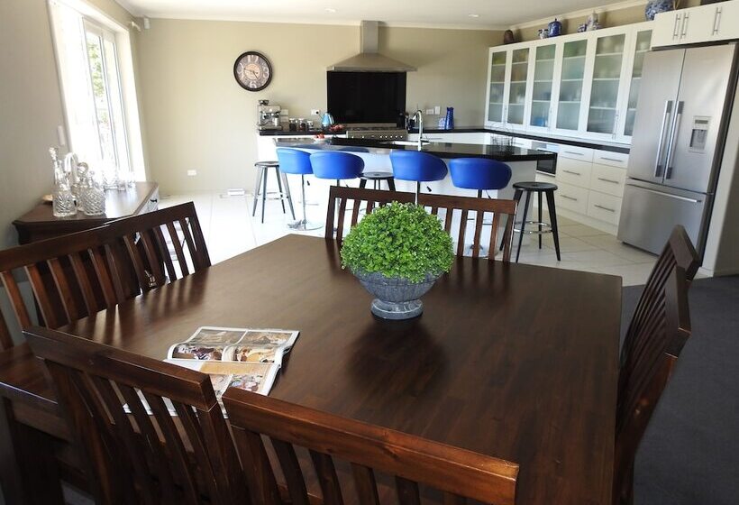 Grasslands Bed & Breakfast