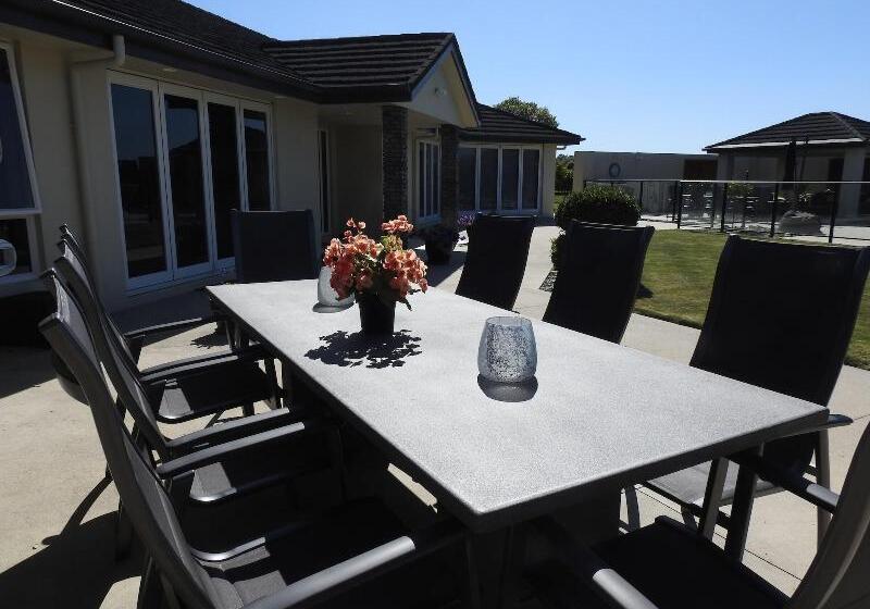 Grasslands Bed & Breakfast