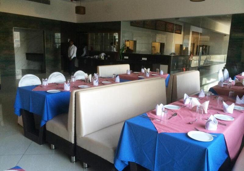 فندق Chandra Grand