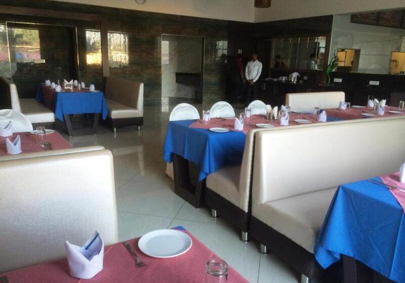 فندق Chandra Grand