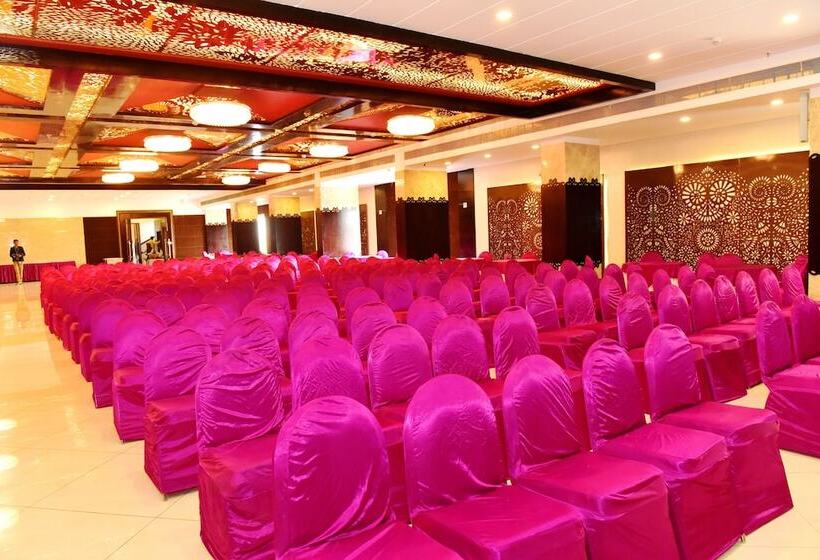 فندق Chandra Grand