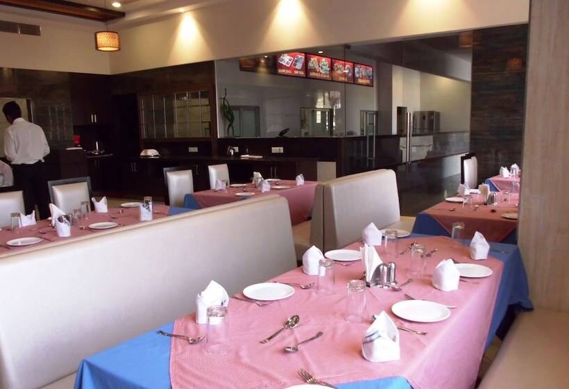 فندق Chandra Grand