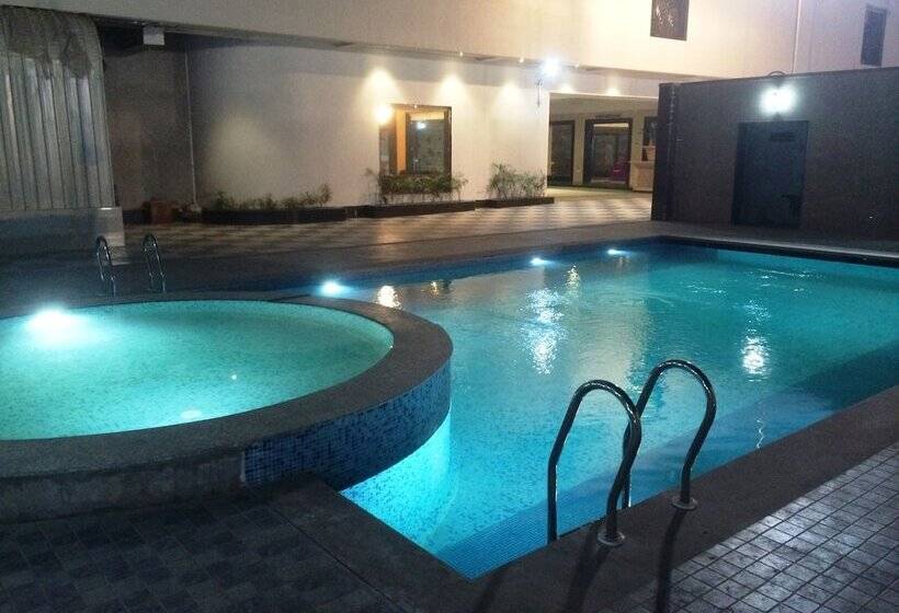 فندق Chandra Grand