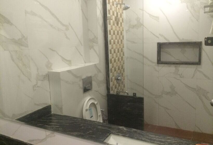 فندق Chandra Grand