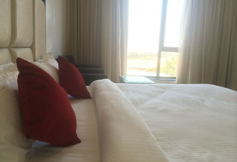 فندق Chandra Grand