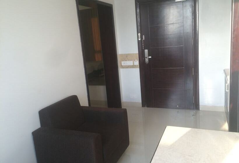 فندق Chandra Grand