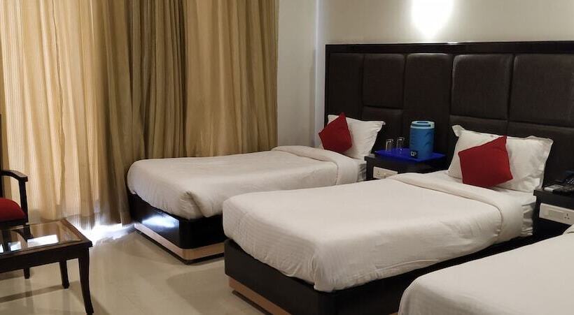 فندق Chandra Grand