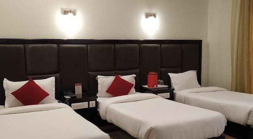 فندق Chandra Grand