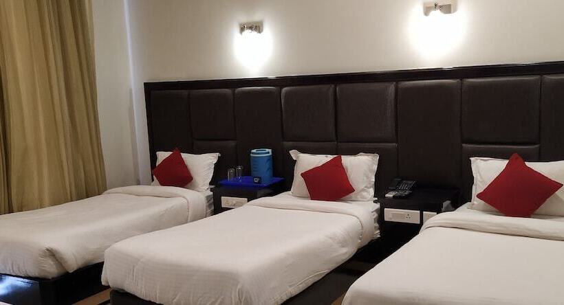 فندق Chandra Grand