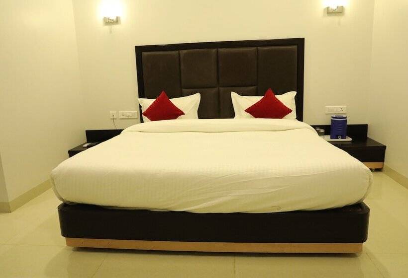 فندق Chandra Grand