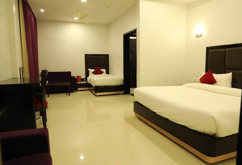 فندق Chandra Grand