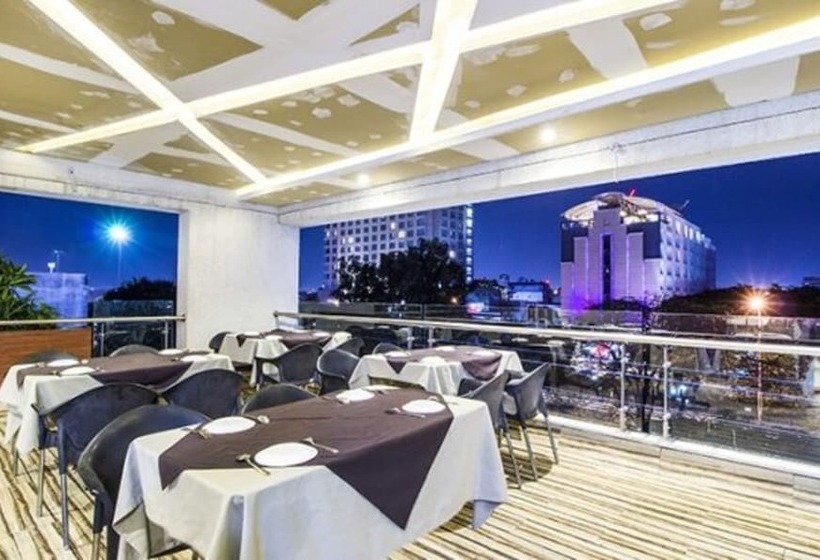 Fabhotel Prime Avenue