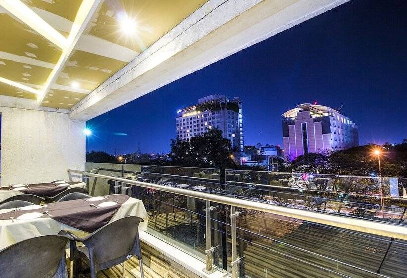 Fabhotel Prime Avenue