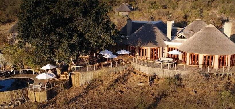 Отель Nambiti Plains Private Game Lodge