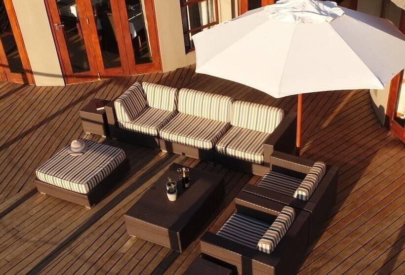Отель Nambiti Plains Private Game Lodge