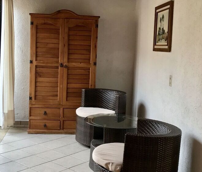 Отель Nican Mo Calli