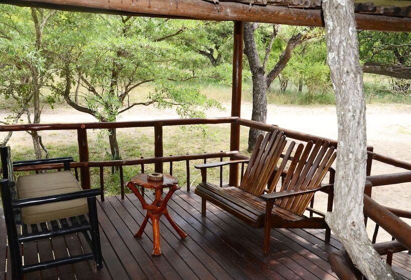 酒店 Pezulu Tree House Lodge