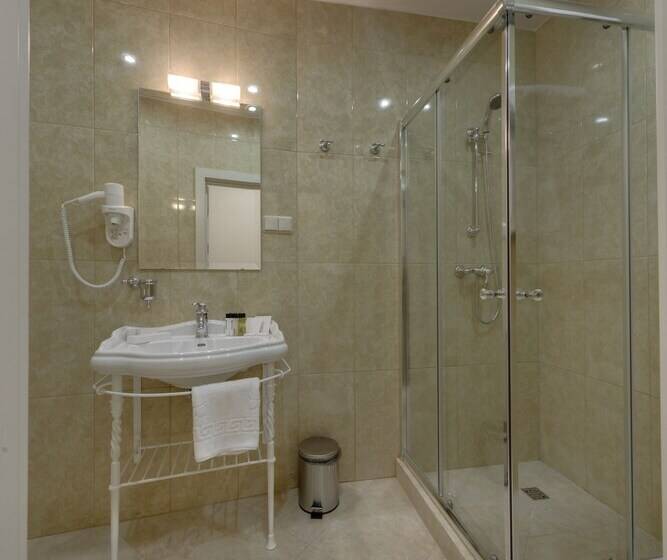 פנסיון Anastasia