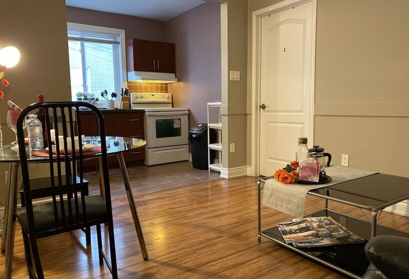 Пансион Kashaneh Guest House 27 Greenbriar