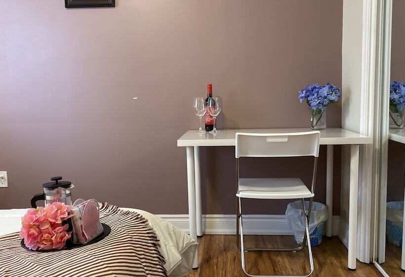 Пансион Kashaneh Guest House 27 Greenbriar