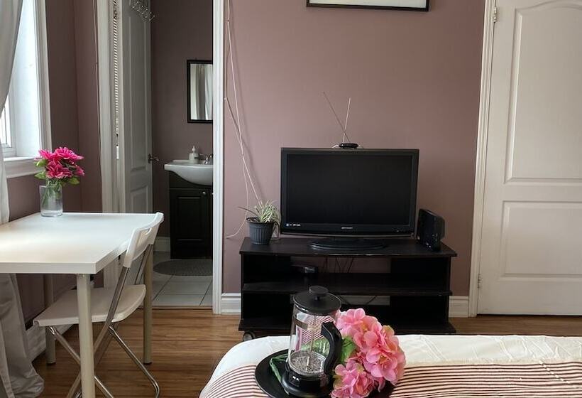 Пансион Kashaneh Guest House 27 Greenbriar