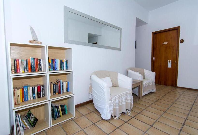 פנסיון Poseidon Apartments