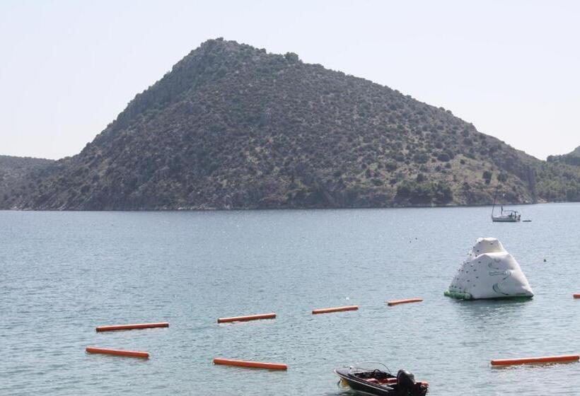 פנסיון Poseidon Apartments