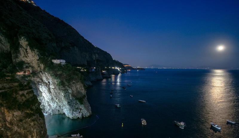 膳宿费 Villa Corallium