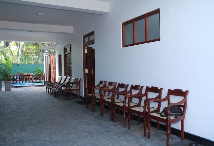 Ravindra Hotel And Restaurant