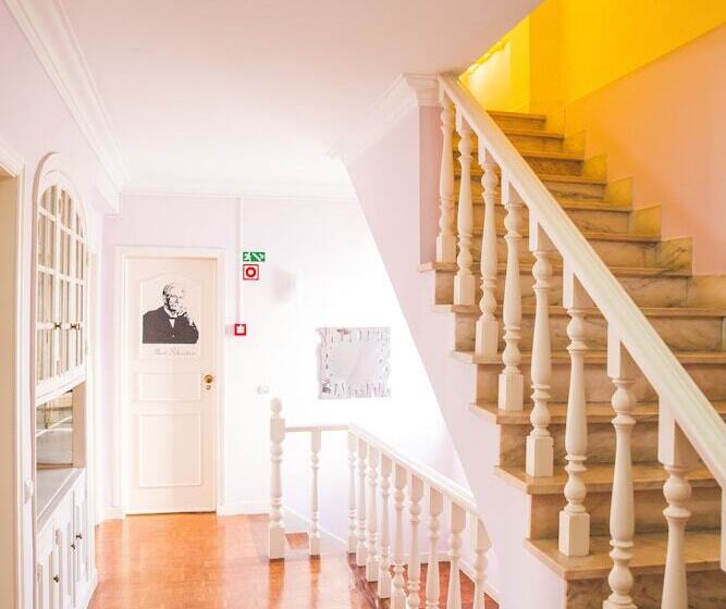 Help Yourself Hostels  Carcavelos Coast