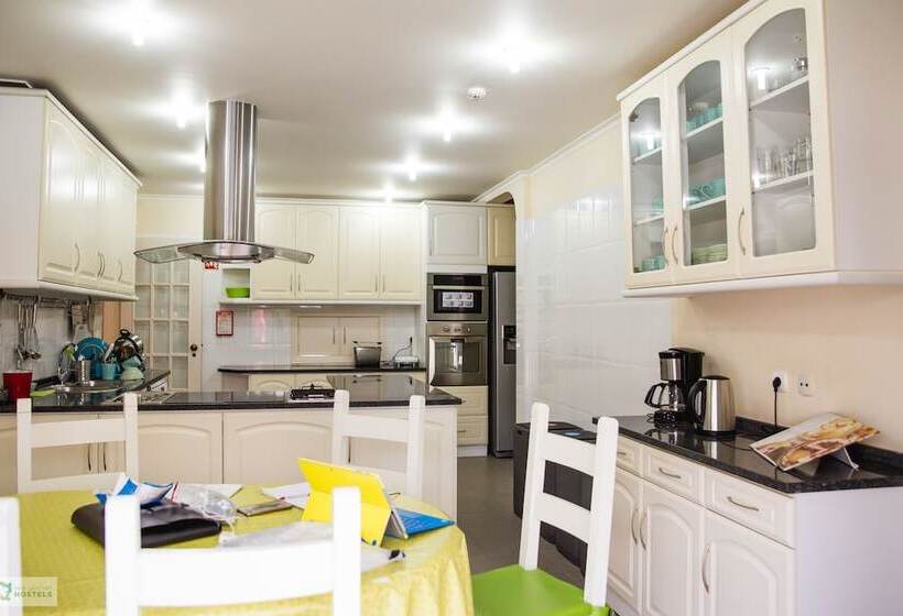 Help Yourself Hostels  Carcavelos Coast